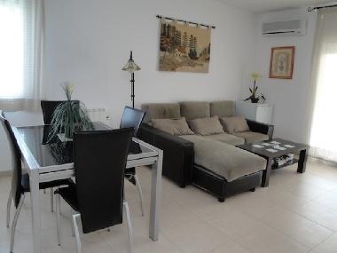 living and dining room with air conditionning