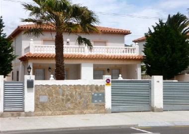 facade of the two houses with private swimming pool