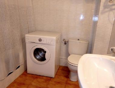 bathroom with tub and washing machine
