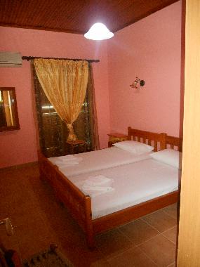 APARTMENT FOR 4 PEOPLE. ONE ROOM