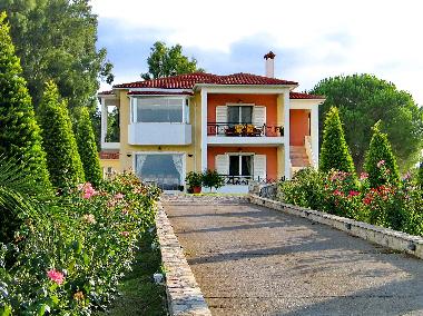 Villa in Pyrgos (Ileia) or holiday homes and vacation rentals