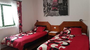 Bedroom with 3/4 twin beds (3