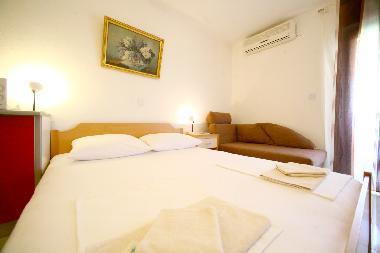 Holiday House in Baska voda (Splitsko-Dalmatinska) or holiday homes and vacation rentals