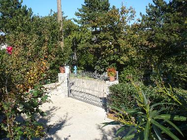 garden and parking place