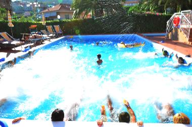 Residence with pool along Italian Riviera - Bloemen Riviera