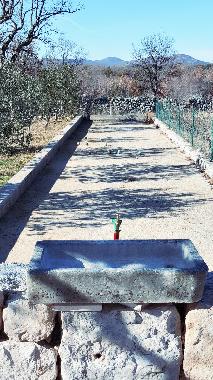 Holiday House in Katuni (Splitsko-Dalmatinska) or holiday homes and vacation rentals