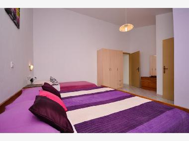 Apartment B- large & spacious bedroom