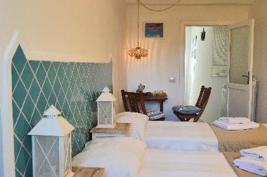blu bedroom (solution with two single beds)