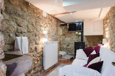 Holiday House in Zagvozd (Splitsko-Dalmatinska) or holiday homes and vacation rentals