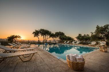 Common swimming-pool