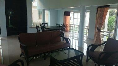 beachfront house livingroom with tv and dvd ban phe