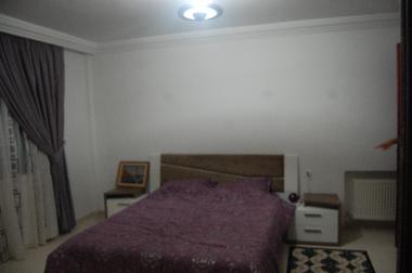 sleeping-room with confortable king-size-bed
