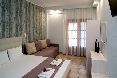 3 - 4 bed studio on the first floor