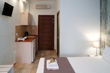 3 - 4 bed studio on the first floor