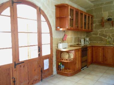 BALLUTA holiday house kitchen with door to pool area