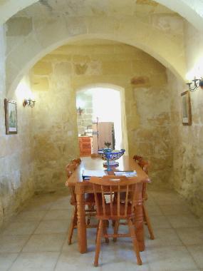 BALLUTA holiday house dining area