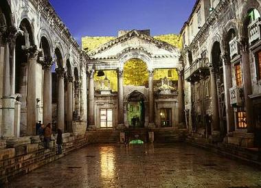 Dioklecian Palace 3 km