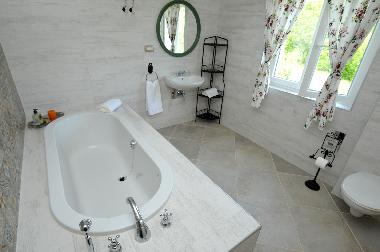 Bathroom 1 with bath tub - Holiday house Villa Tijara, Croatia