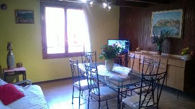 LIVING ROOM WITH SOFA 