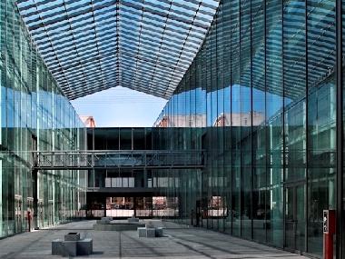 mediateca 10 mt from building