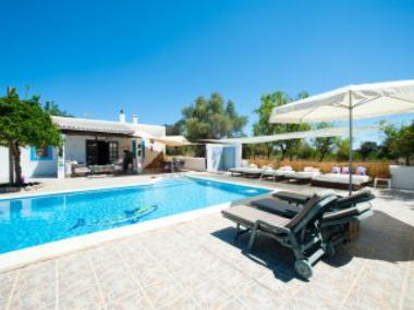 Villa in santa Eularia des Riu (Ibiza) or holiday homes and vacation rentals