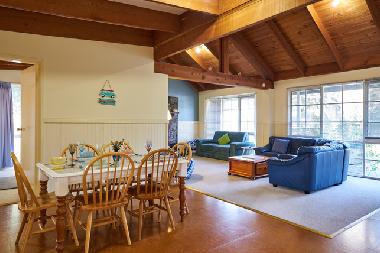 Holiday House in Sunset Strip (Victoria) or holiday homes and vacation rentals