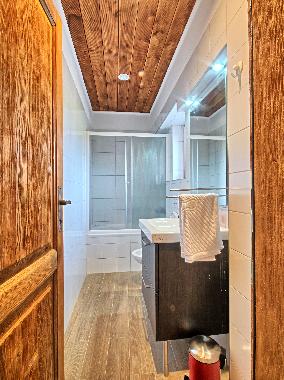 Holiday House in Dolenji Krnicari (Istarska) or holiday homes and vacation rentals