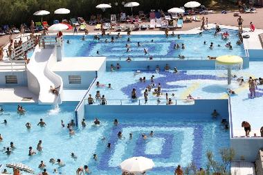 Holiday House in Isolaverde (Venezia) or holiday homes and vacation rentals