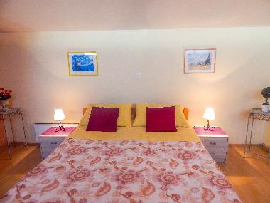 Holiday House in Makarska/ Puharici (Splitsko-Dalmatinska) or holiday homes and vacation rentals