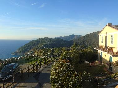 Ca Gialla Yellow House and parking area