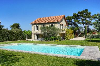 Holiday House in Eygali�res  (Bouches-du-Rh�ne) or holiday homes and vacation rentals