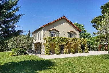 Holiday House in Eygali�res  (Bouches-du-Rh�ne) or holiday homes and vacation rentals