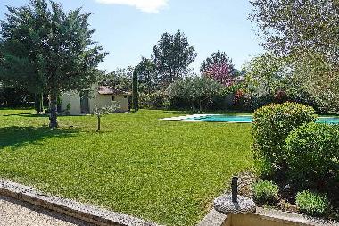 Holiday House in Eygali�res  (Bouches-du-Rh�ne) or holiday homes and vacation rentals