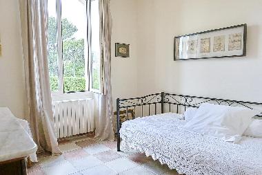 Holiday House in Eygali�res  (Bouches-du-Rh�ne) or holiday homes and vacation rentals