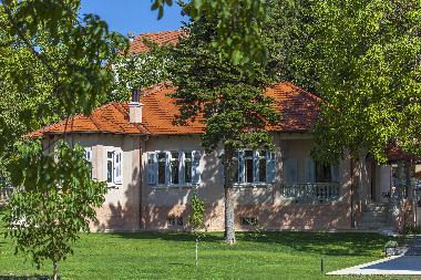 Villa in Sinj (Splitsko-Dalmatinska) or holiday homes and vacation rentals