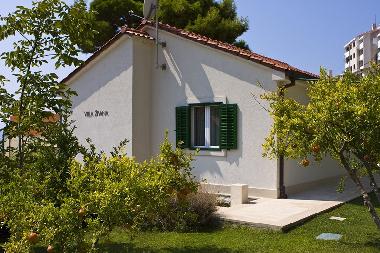 Villa in Dugi Rat (Splitsko-Dalmatinska) or holiday homes and vacation rentals