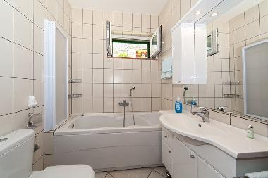 Villa in Dugi Rat (Splitsko-Dalmatinska) or holiday homes and vacation rentals