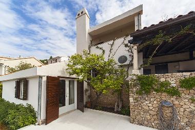 Villa in Baka Voda (Splitsko-Dalmatinska) or holiday homes and vacation rentals