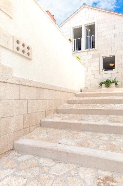 Holiday House in Pučića (Splitsko-Dalmatinska) or holiday homes and vacation rentals