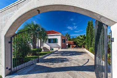 Villa in Sumartin (Splitsko-Dalmatinska) or holiday homes and vacation rentals