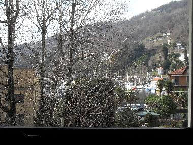 Vista Porto Turistico di Solcio dal finestrone del soggiorno - Mattino