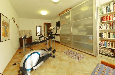 Fitness room with library