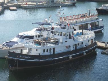 Self catering holiday boat in Barcelona