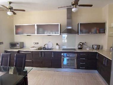 The fully equipped kitchen