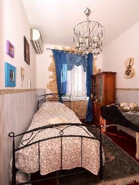 Holiday House in Vranjic (Splitsko-Dalmatinska) or holiday homes and vacation rentals