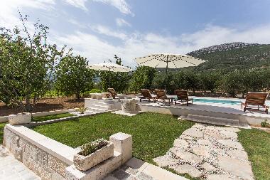 Villa in Kastel Luksic (Splitsko-Dalmatinska) or holiday homes and vacation rentals