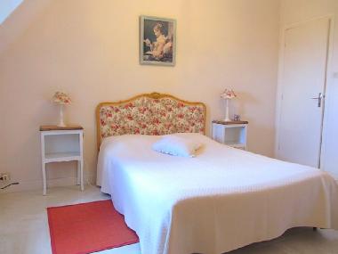 Master bedroom - Bed 160 x 200. Bedroom with seaviews