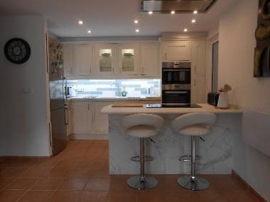 BRAND NEW BREAKFAST BAR