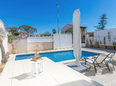 Villa in Empuriabrava (Girona) or holiday homes and vacation rentals