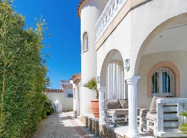 Villa in Empuriabrava (Girona) or holiday homes and vacation rentals